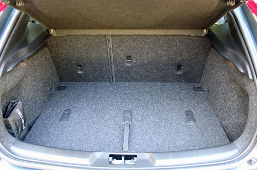  Volvo V40 2012 года  (фото 135 из 183)